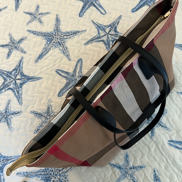 Plaid Print Tote Bag - Picture 2 of 4